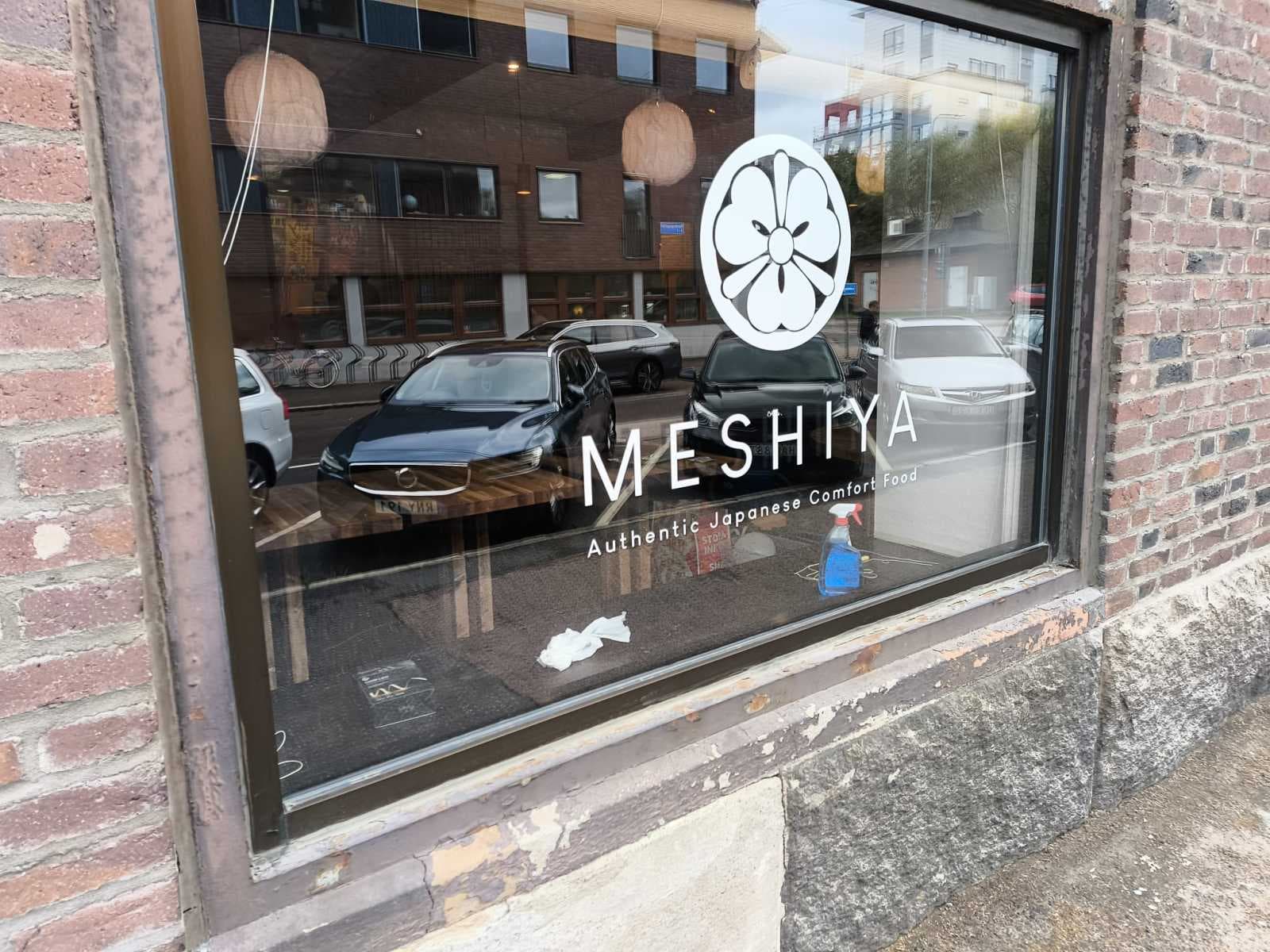 Meshiya fönster dekal